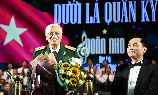 Xúc động đêm nhạc 'Dưới lá quân kỳ' tri ân nhạc sĩ Doãn Nho